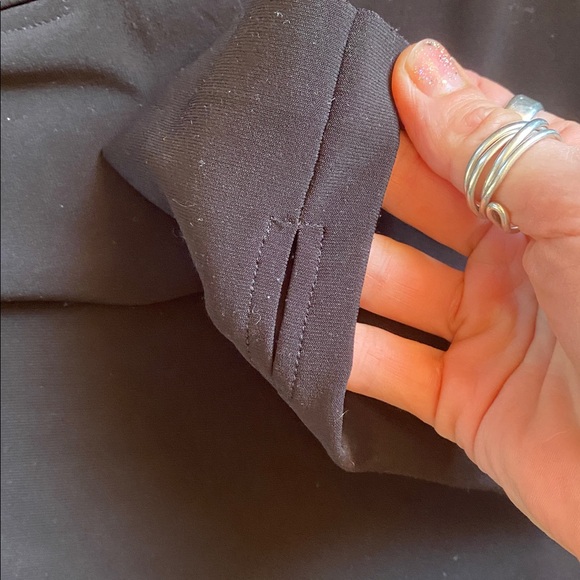 Norma Kamali shoulder pad elastic Black Long-Sleeve Top with thumbholes - Picture 5 of 8